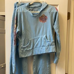 2B Free Athleisure Set